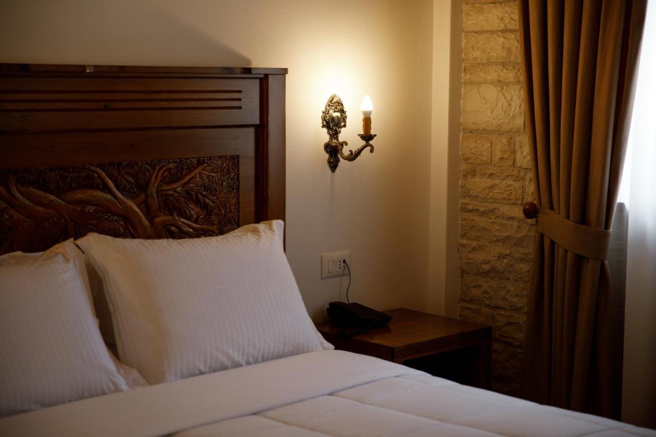 Rose Garden Hotel Gjirokastër Eksteriør billede