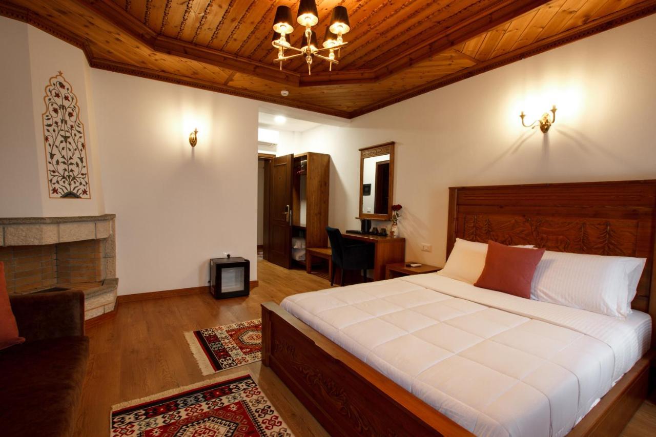 Rose Garden Hotel Gjirokastër Eksteriør billede
