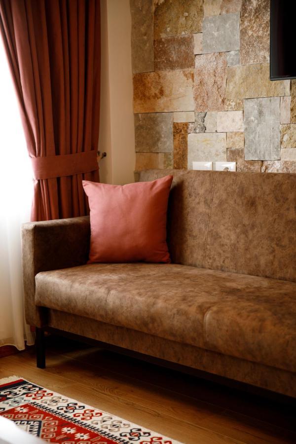 Rose Garden Hotel Gjirokastër Eksteriør billede