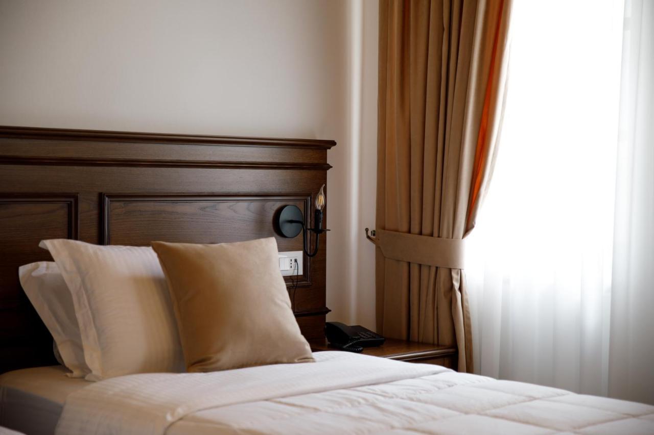 Rose Garden Hotel Gjirokastër Eksteriør billede