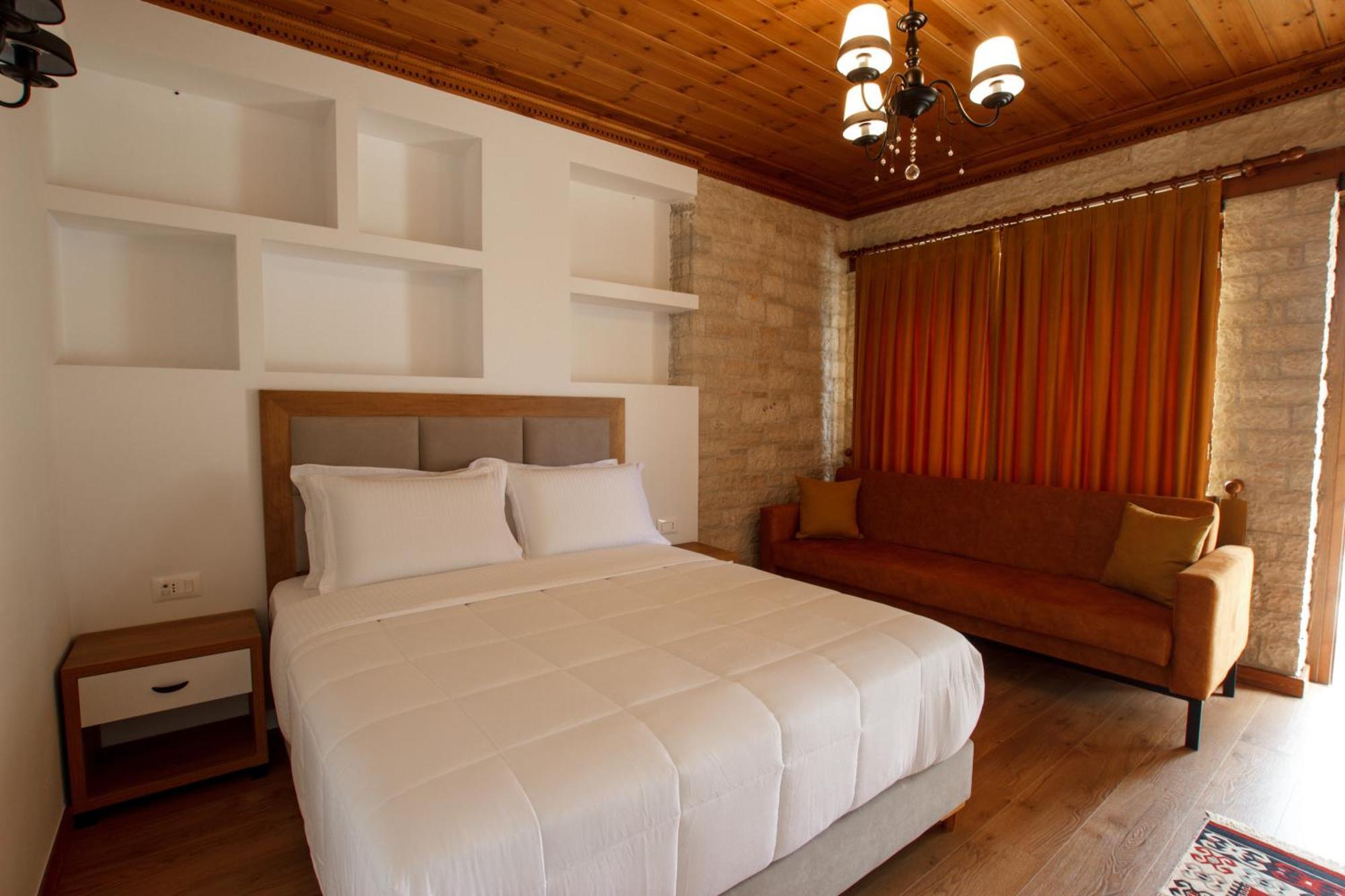 Rose Garden Hotel Gjirokastër Eksteriør billede