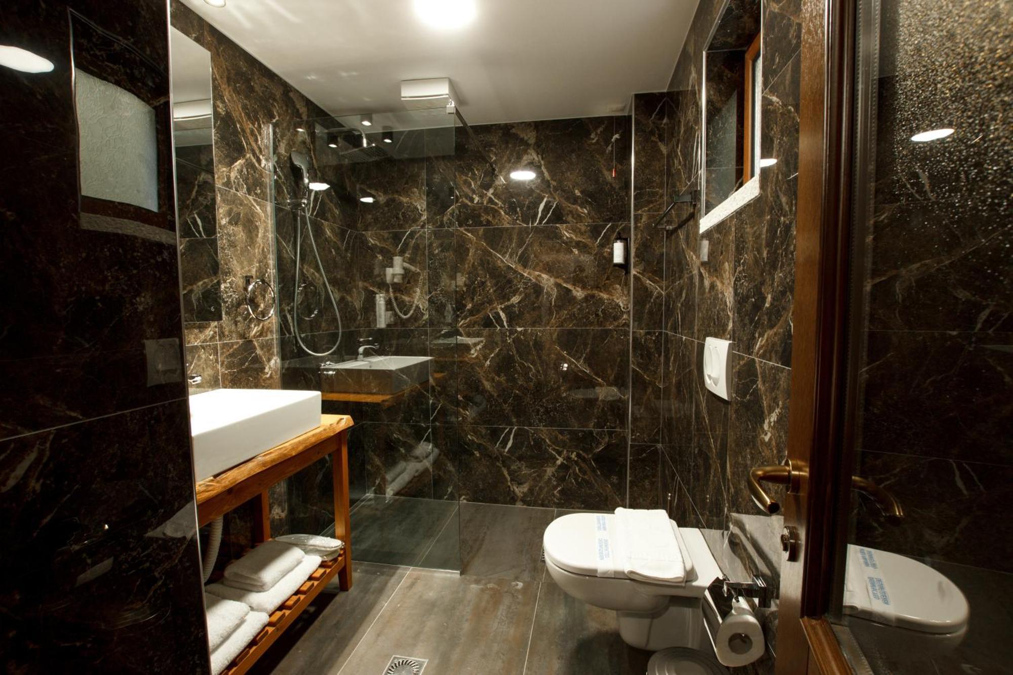 Rose Garden Hotel Gjirokastër Eksteriør billede